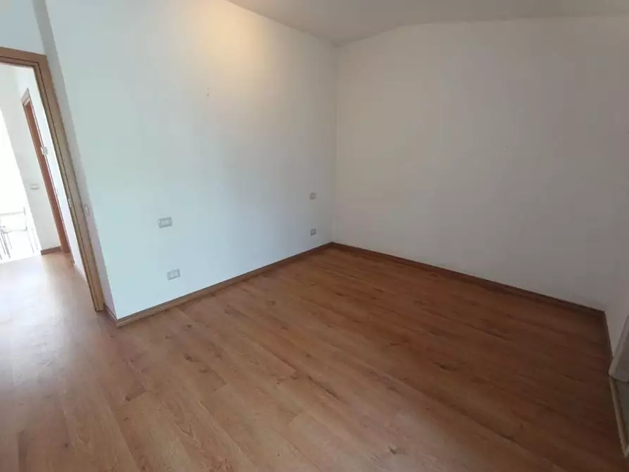 Immagine 14 di Porzione di casa in vendita  a Massa