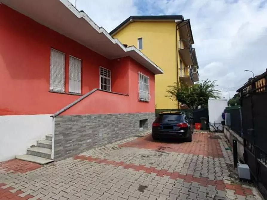 Immagine 2 di Villa in vendita  a Vignate