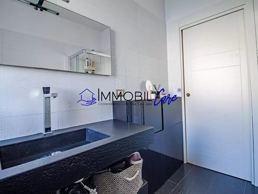 Immagine 24 di Appartamento in vendita  a Livorno