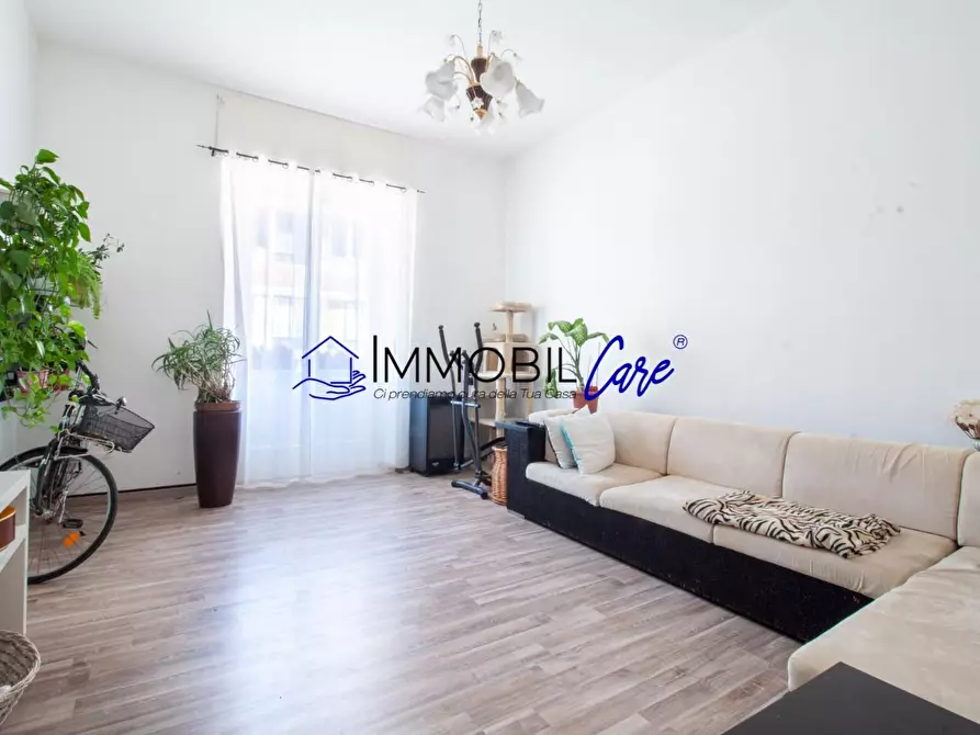 Immagine 2 di Appartamento in vendita  a Livorno