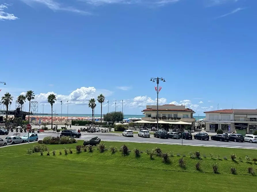 Immagine 1 di Appartamento in affitto  a Viareggio