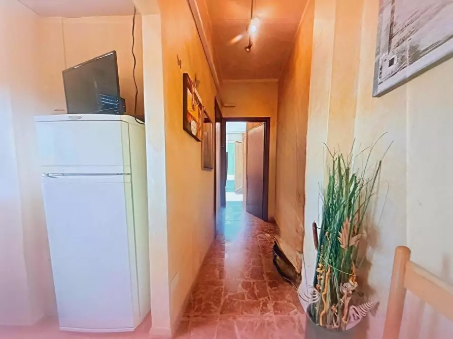 Immagine 2 di Appartamento in vendita  a Massa