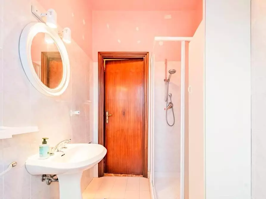 Immagine 7 di Appartamento in vendita  a Massa