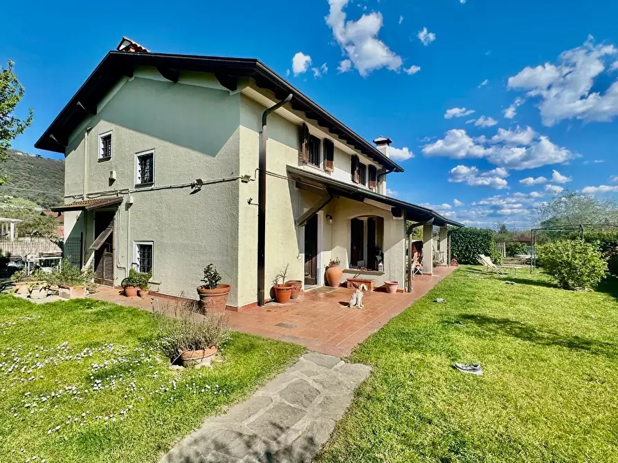 Immagine 10 di Casa indipendente in vendita  a Carrara