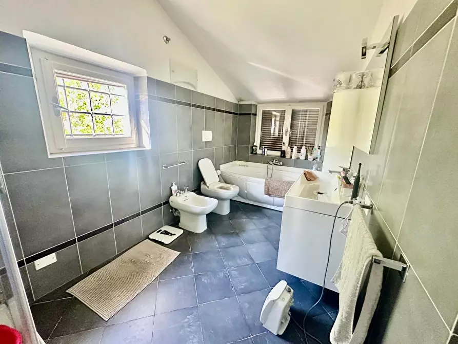 Immagine 29 di Casa indipendente in vendita  a Carrara