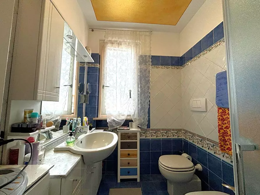 Immagine 14 di Appartamento in vendita  a Lucca