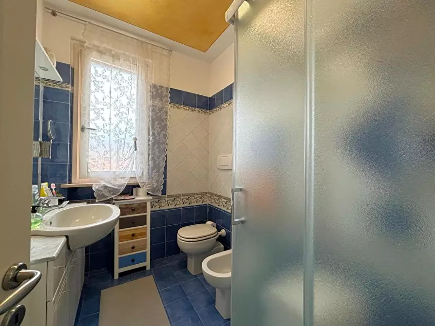 Immagine 13 di Appartamento in vendita  a Lucca