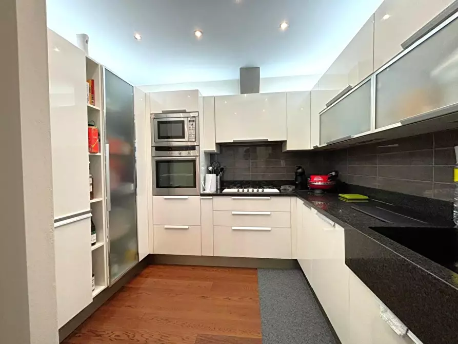 Immagine 6 di Appartamento in vendita  a Lucca