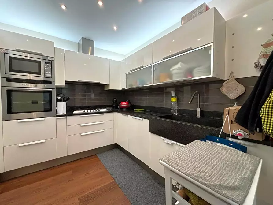 Immagine 5 di Appartamento in vendita  a Lucca