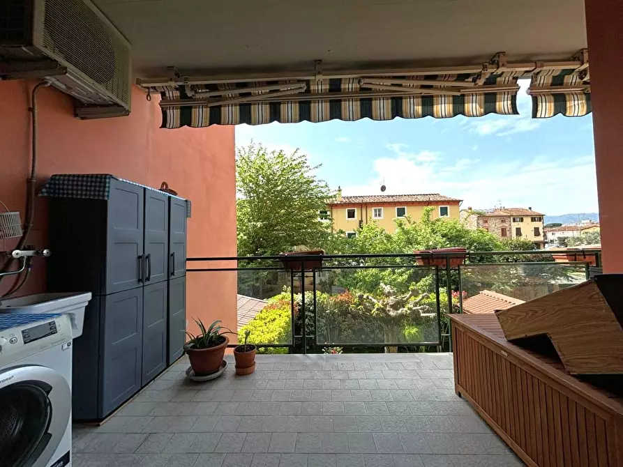 Immagine 9 di Appartamento in vendita  a Lucca