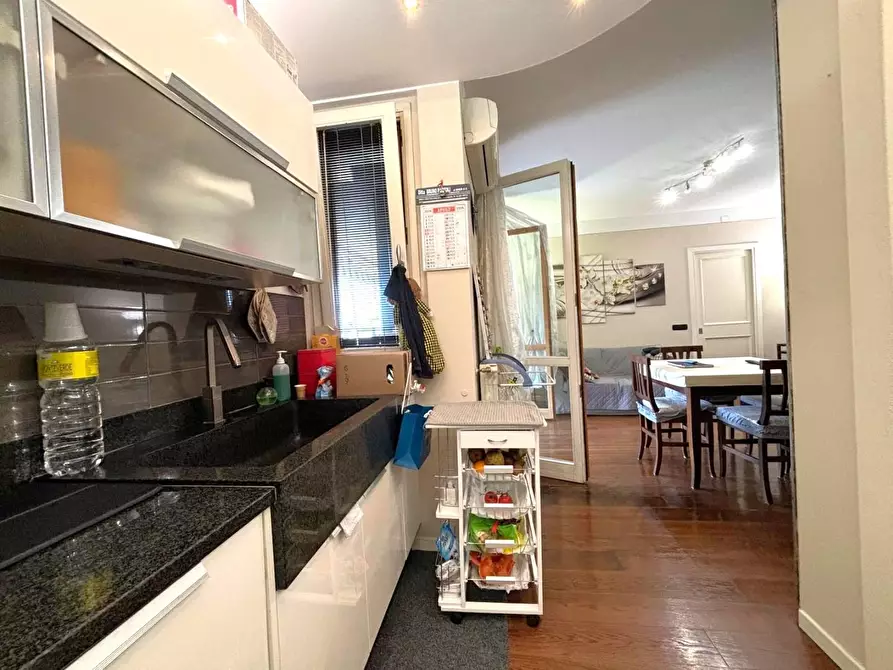 Immagine 7 di Appartamento in vendita  a Lucca