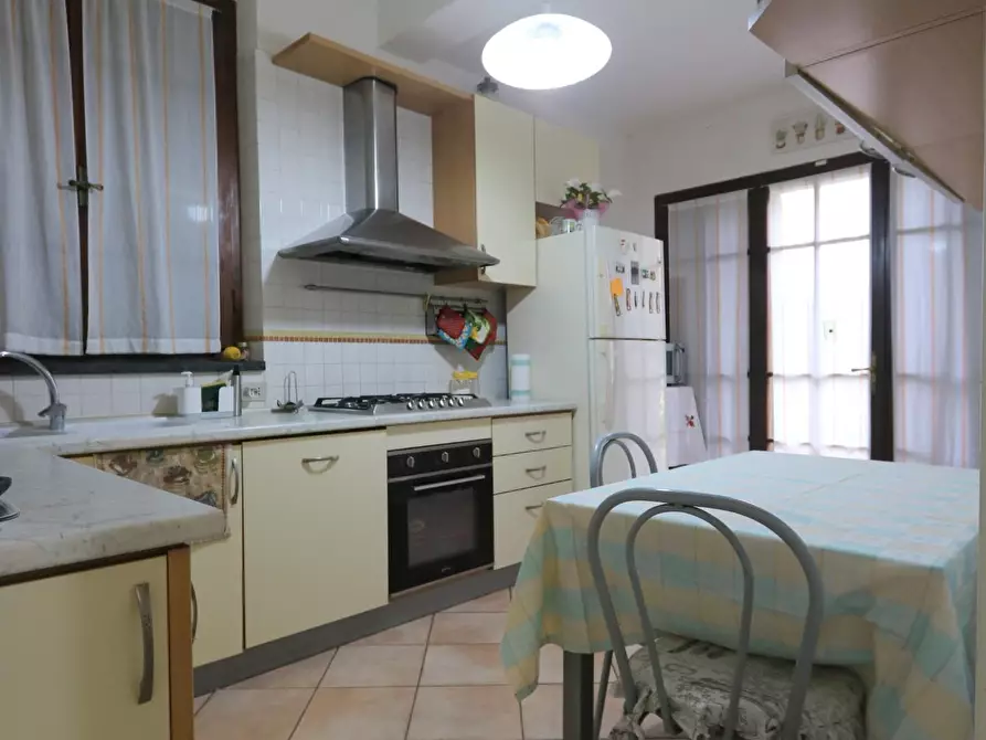 Immagine 10 di Casa bifamiliare in vendita  a Cascina