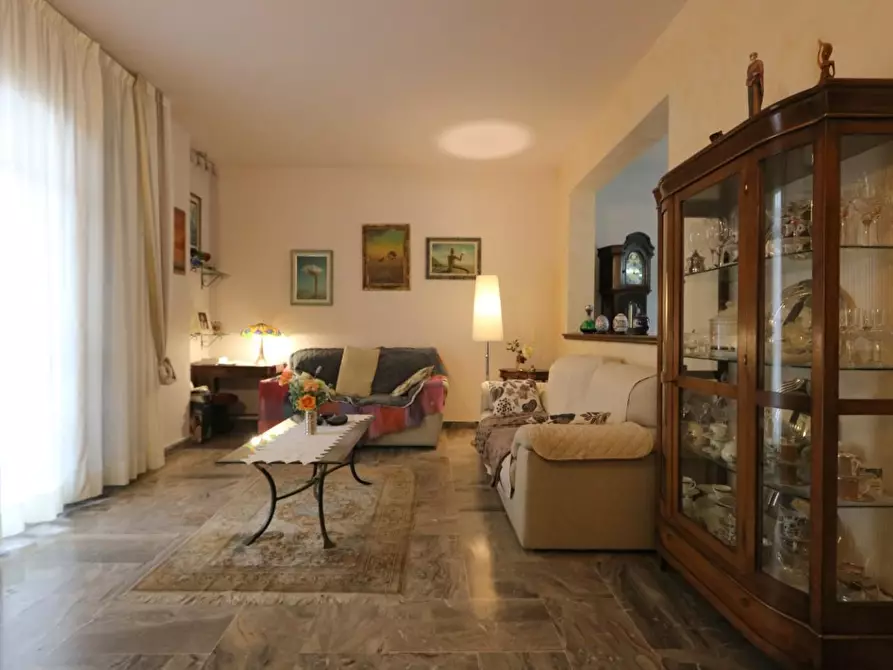 Immagine 1 di Casa bifamiliare in vendita  a Cascina