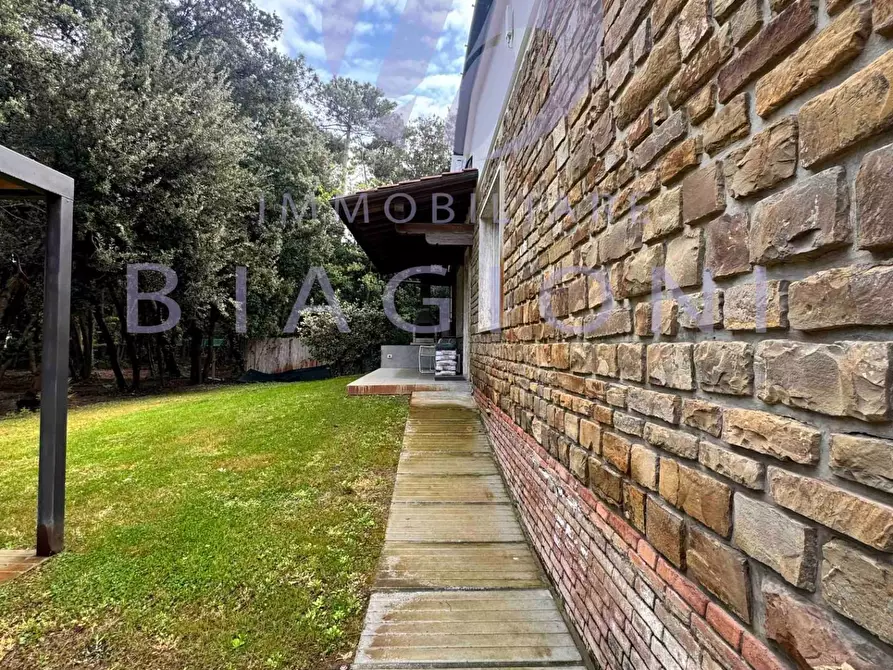 Immagine 5 di Villa in vendita  a Pietrasanta