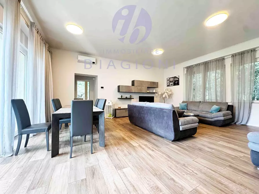 Immagine 9 di Villa in vendita  a Pietrasanta