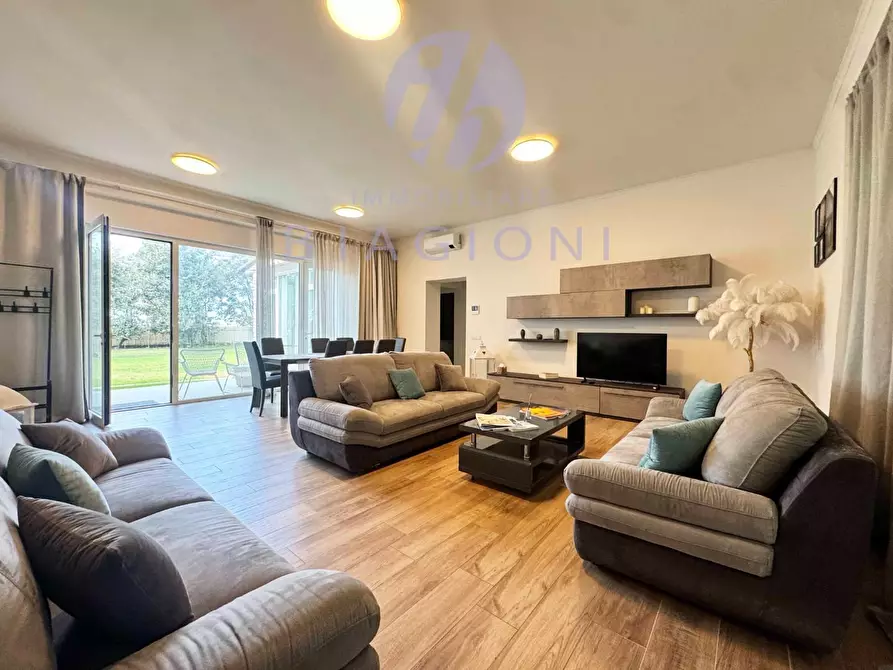 Immagine 10 di Villa in vendita  a Pietrasanta