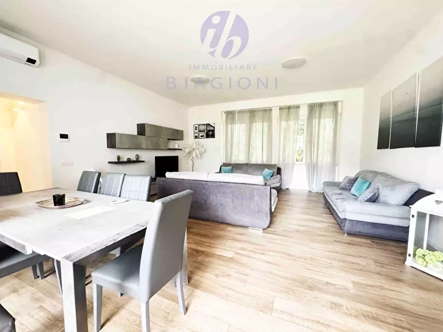 Immagine 8 di Villa in vendita  a Pietrasanta