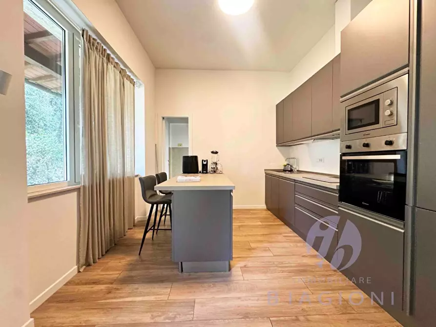 Immagine 11 di Villa in vendita  a Pietrasanta