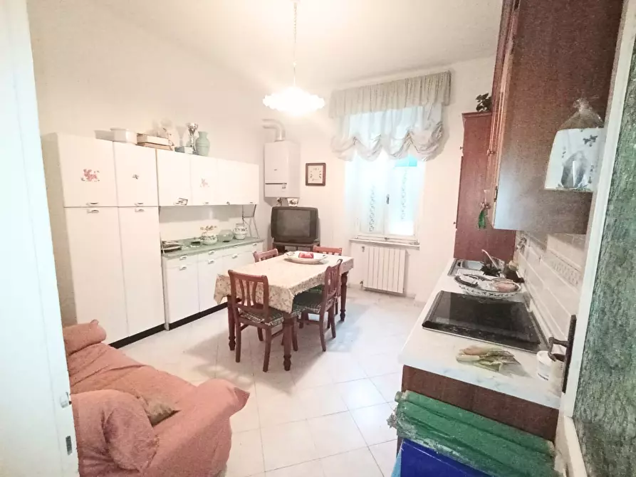 Immagine 6 di Appartamento in vendita  a Carrara