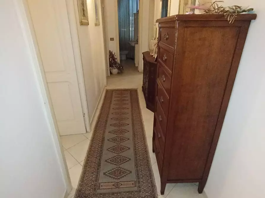 Immagine 2 di Appartamento in vendita  a Carrara