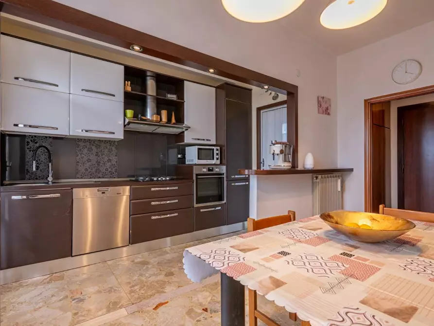 Immagine 2 di Appartamento in vendita  a Cascina