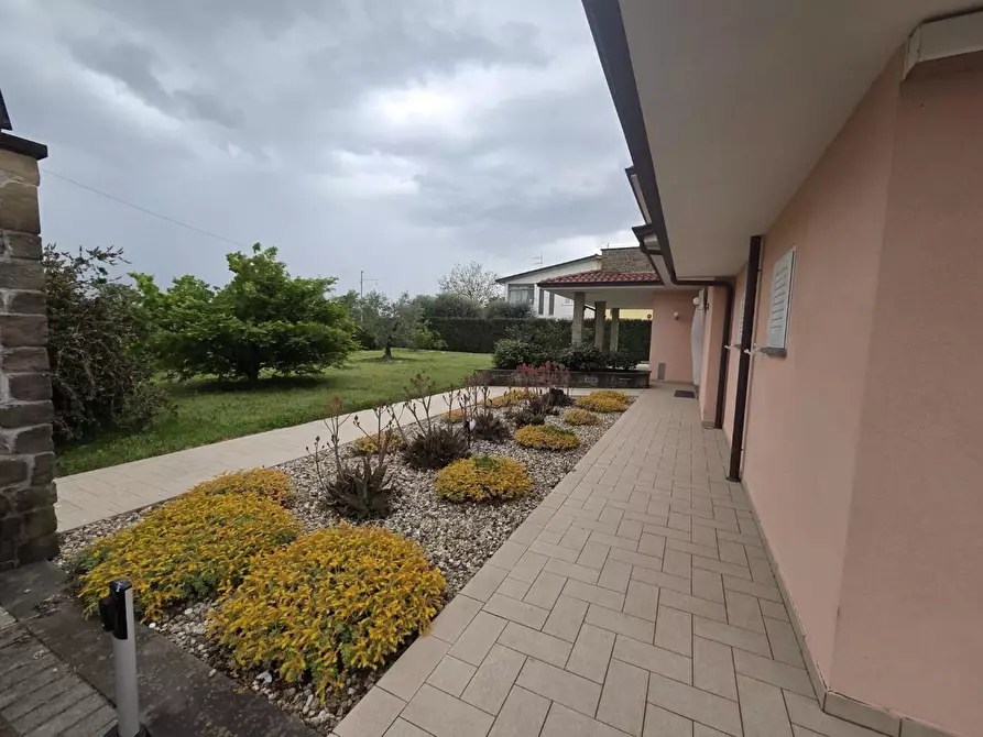 Immagine 27 di Villa in vendita  a Capannori