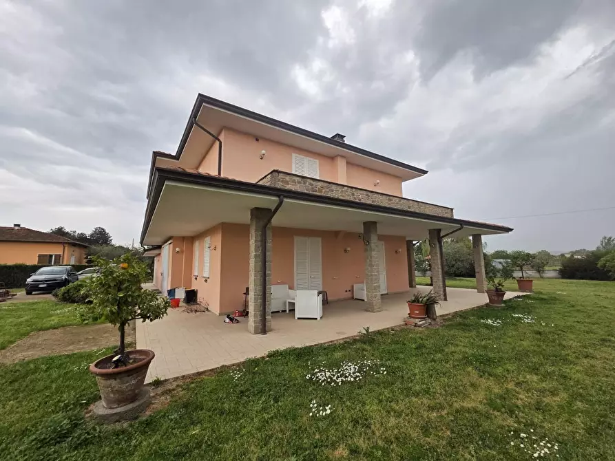 Immagine 1 di Villa in vendita  a Capannori