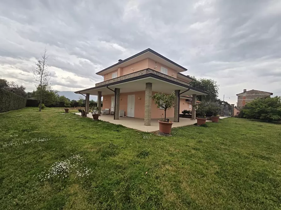 Immagine 42 di Villa in vendita  a Capannori
