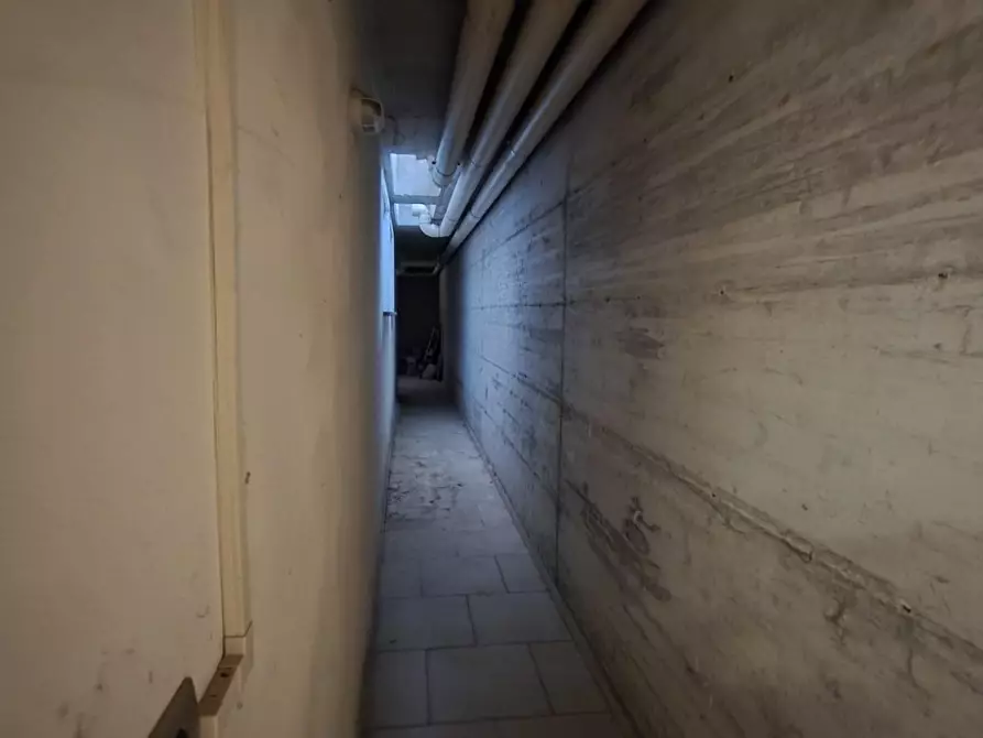 Immagine 60 di Villa in vendita  a Capannori