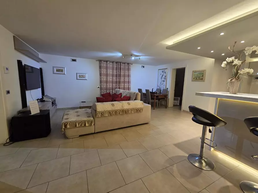 Immagine 15 di Villa in vendita  a Capannori