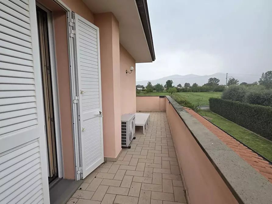 Immagine 6 di Villa in vendita  a Capannori