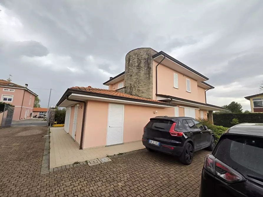 Immagine 29 di Villa in vendita  a Capannori