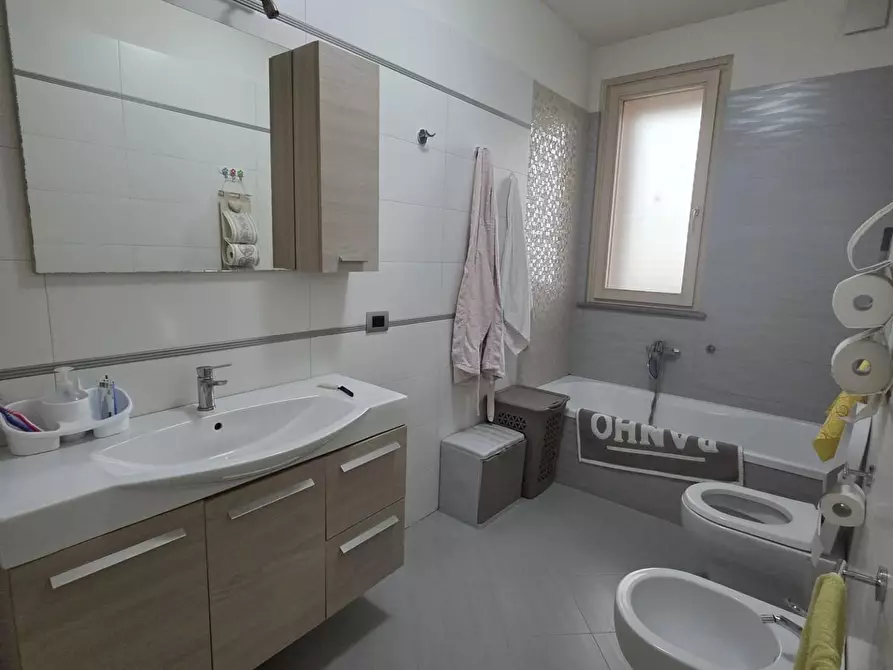 Immagine 28 di Villa in vendita  a Capannori