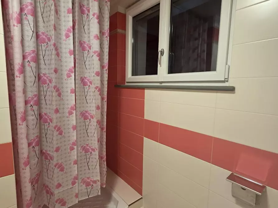 Immagine 47 di Villa in vendita  a Capannori