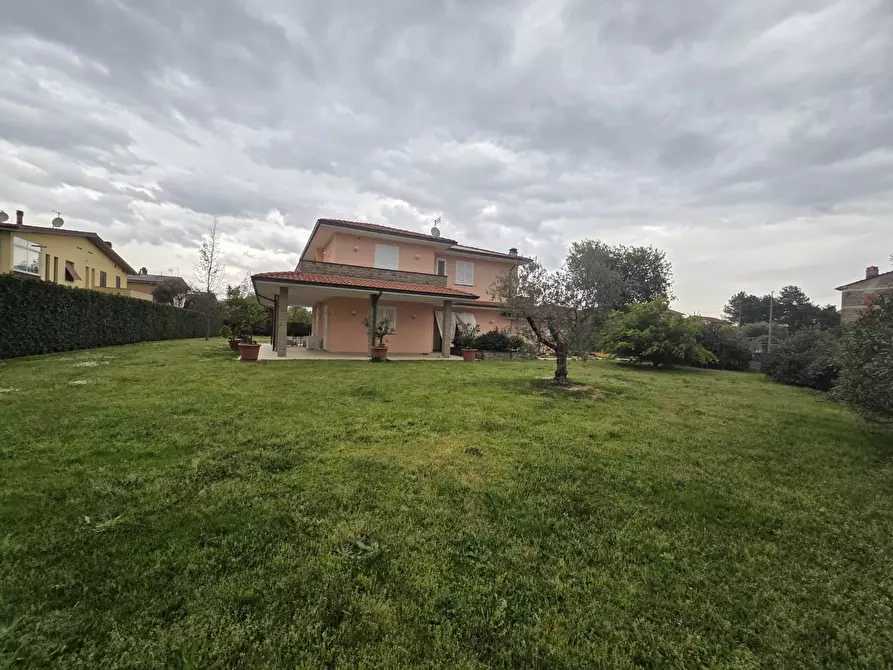 Immagine 43 di Villa in vendita  a Capannori