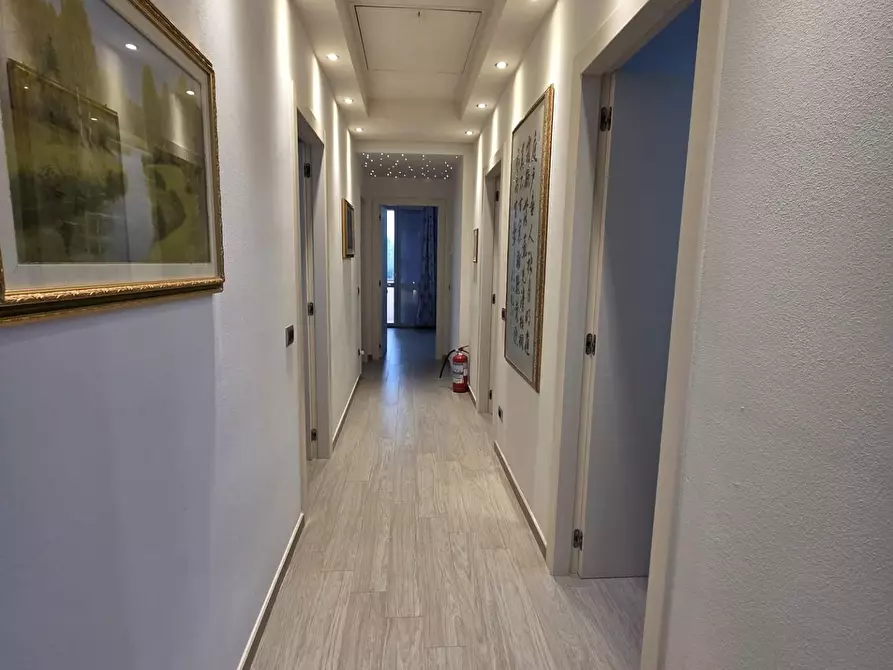 Immagine 62 di Villa in vendita  a Capannori