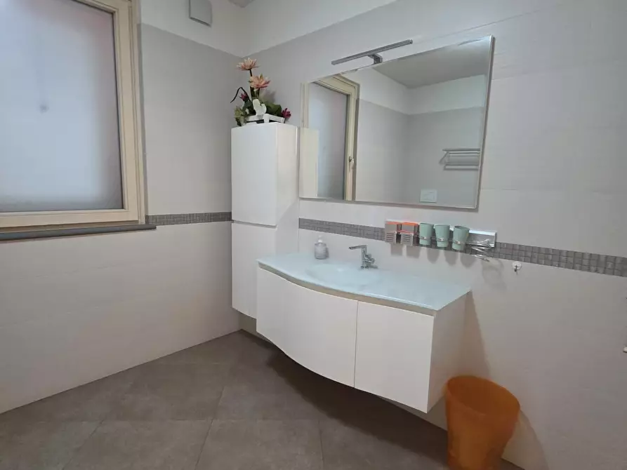 Immagine 32 di Villa in vendita  a Capannori