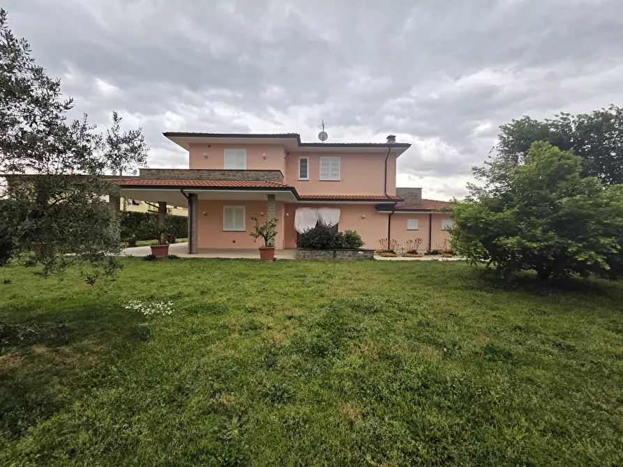 Immagine 26 di Villa in vendita  a Capannori