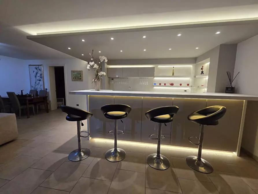 Immagine 18 di Villa in vendita  a Capannori