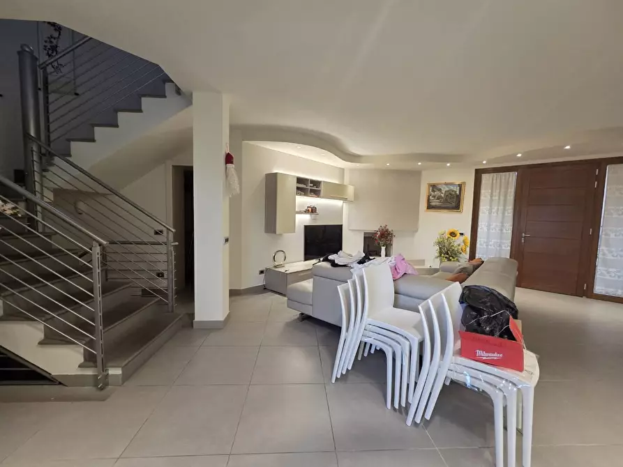 Immagine 2 di Villa in vendita  a Capannori