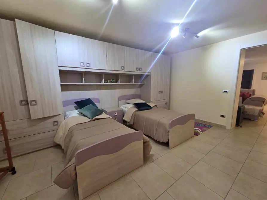 Immagine 17 di Villa in vendita  a Capannori