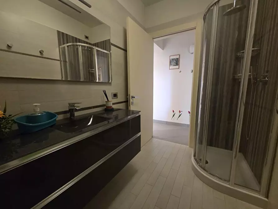 Immagine 51 di Villa in vendita  a Capannori