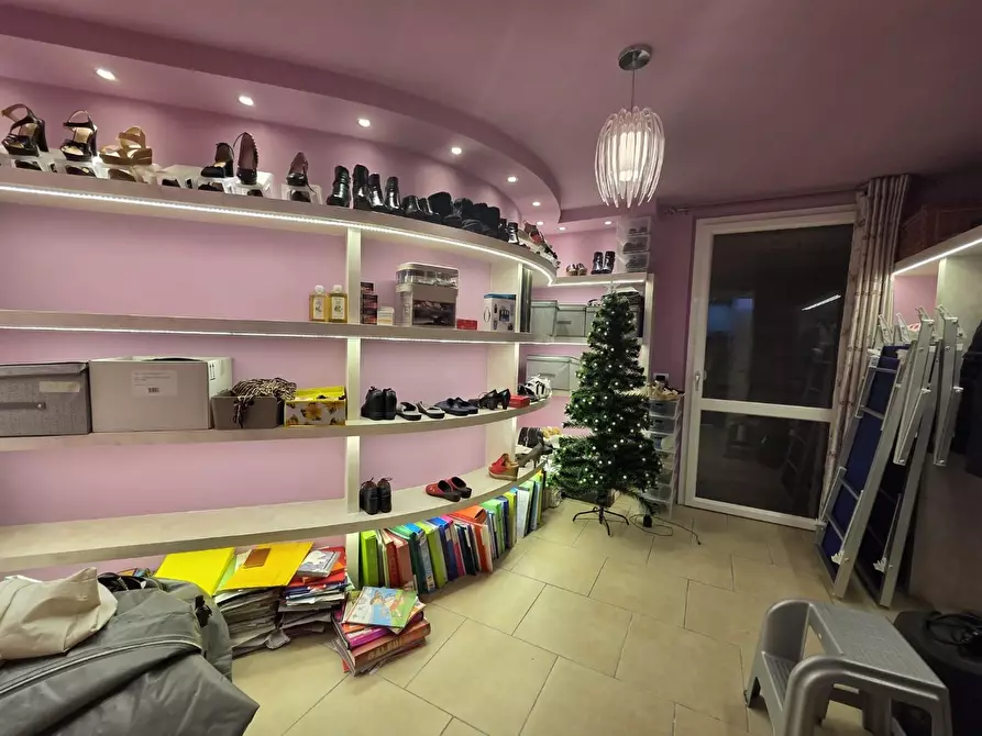 Immagine 10 di Villa in vendita  a Capannori