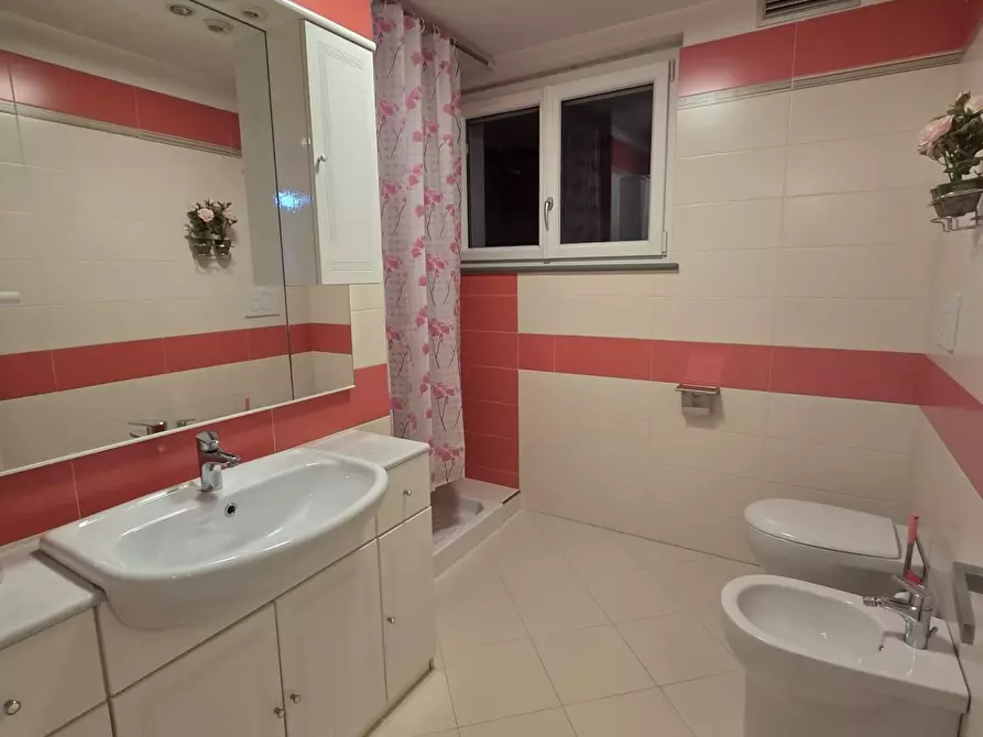 Immagine 56 di Villa in vendita  a Capannori