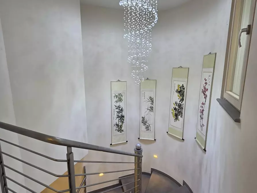 Immagine 40 di Villa in vendita  a Capannori