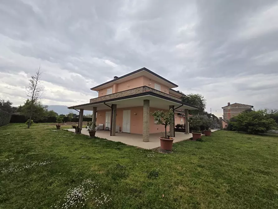 Immagine 16 di Villa in vendita  a Capannori