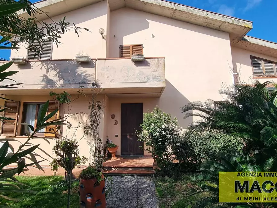 Immagine 1 di Casa trifamiliare in vendita  a Ponsacco