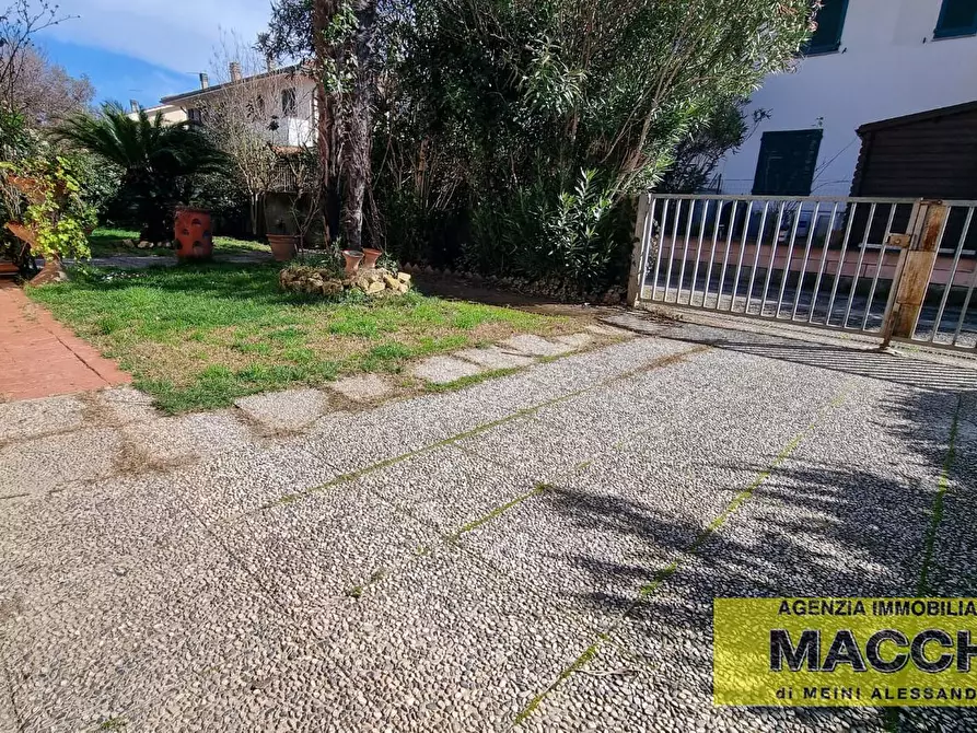 Immagine 3 di Casa trifamiliare in vendita  a Ponsacco