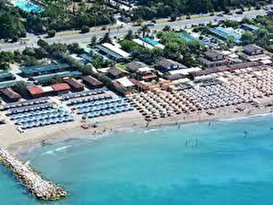 Immagine 25 di Villetta a schiera in vendita  a Massa