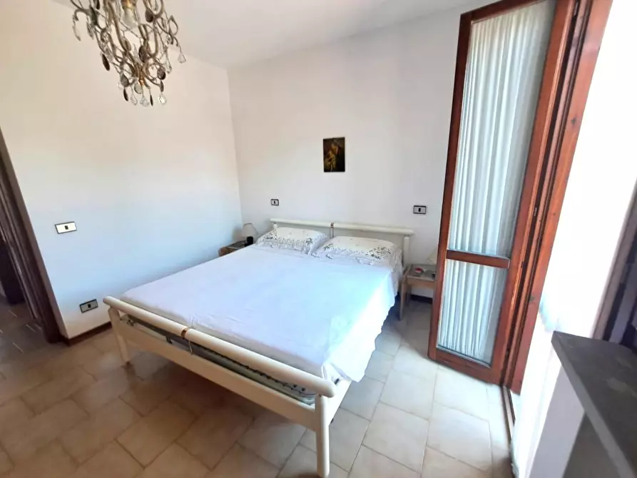 Immagine 9 di Villetta a schiera in vendita  a Massa